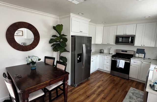 Charming brand new 2-bedroom house in welcoming Long Beach with AC, WiFi