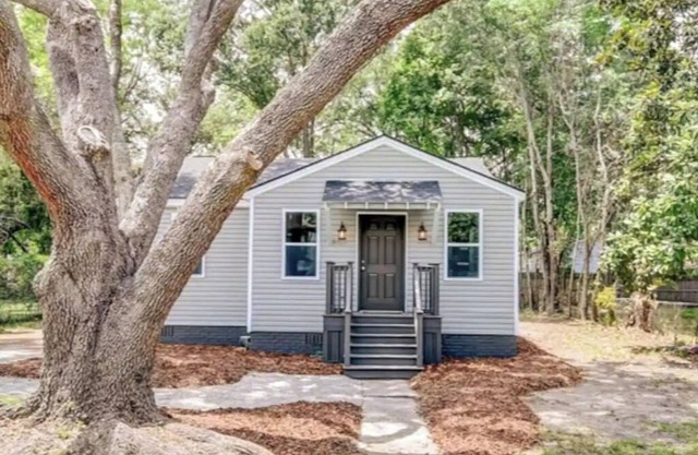 Charming, bright, modern home near Park Circle 🏡