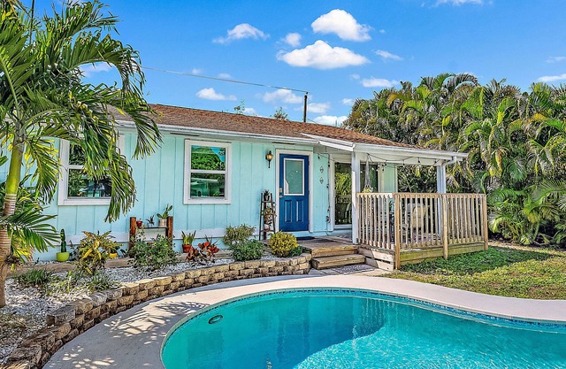 Charming Bungalow w/Pool in North Palm Beach