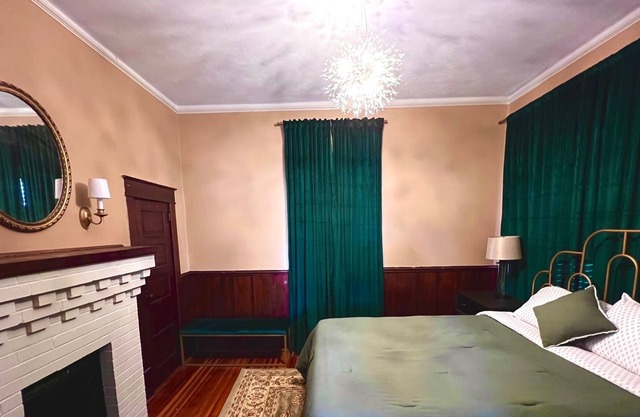 Charming Bungalow in the heart of Elkin!