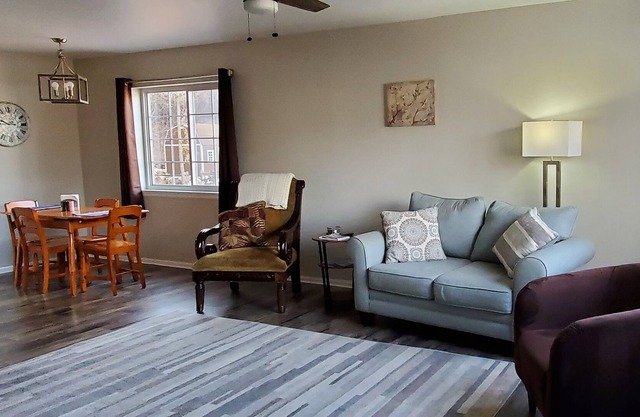 Charming Bungalow in Historic South Cañon!