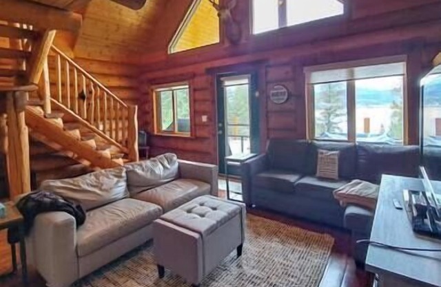 Charming Cabin/Close to Lake/Fire Pit/3 BDRM