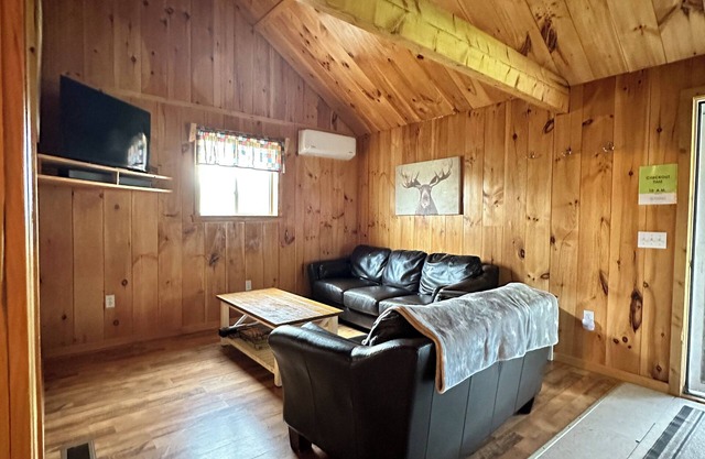 Charming Cabin 4