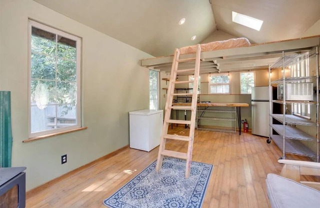 Charming cabin in serene Petrolia with WiFi
