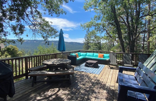 Charming Cabin near Pinecrest & Dodge Ridge with Stunning Views