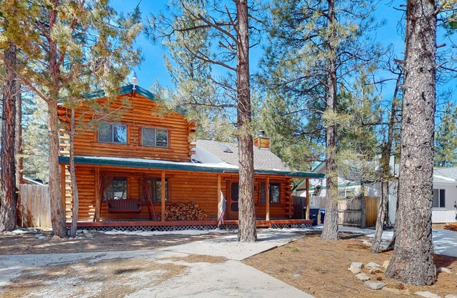 Charming cabin with wood-burning fireplace, private yard, porch, & W/D