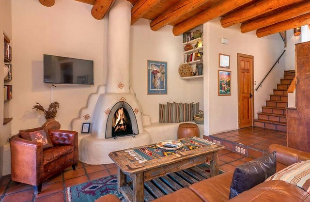 Charming Casita Cuatro, Walking Distance to Plaza