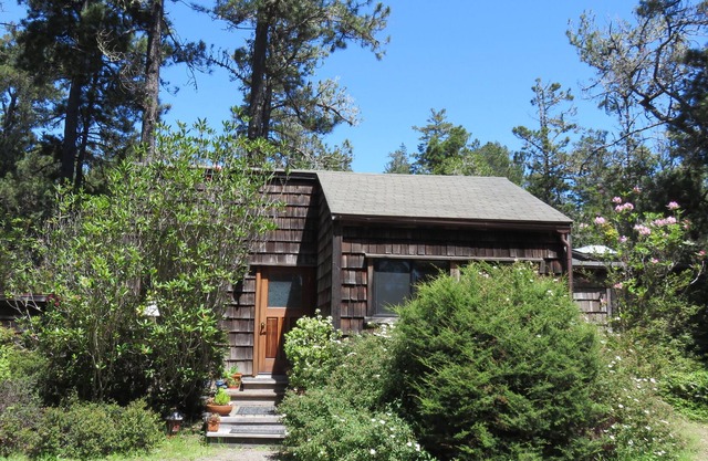 Charming CasparCottage Waterfall in the Redwoods