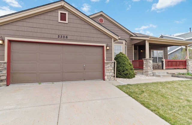 Charming Castle Rock 3BR 3BTH Ranch Style House Ideal for Longer Stays.