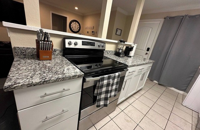 Charming Cedar 3-bedroom house with AC in Midland