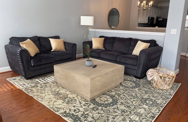 Charming Centrally Located 2 Bed 2 Bath Townhome in Columbia