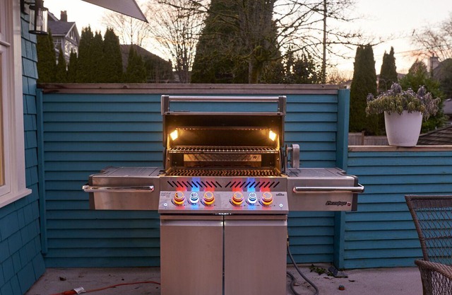 Charming Character Home in Kerrisdale with Hot Tub/Sport and Pickle Ball Court