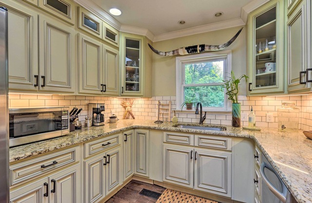 Charming Charlotte Cottage on a Half Acre!