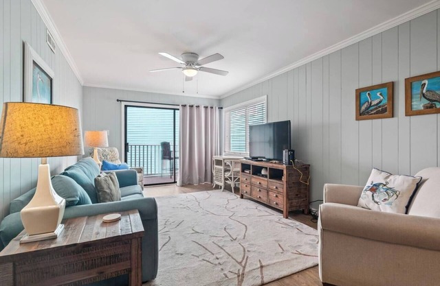 Charming Cherry Grove 2BR w/Relaxing Pool & Stunning ocean view