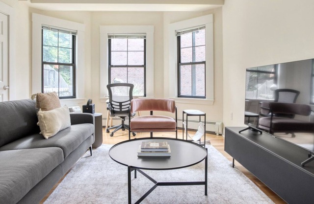 Charming Chestnut Hill 2BR nr Boston College T, by Blueground