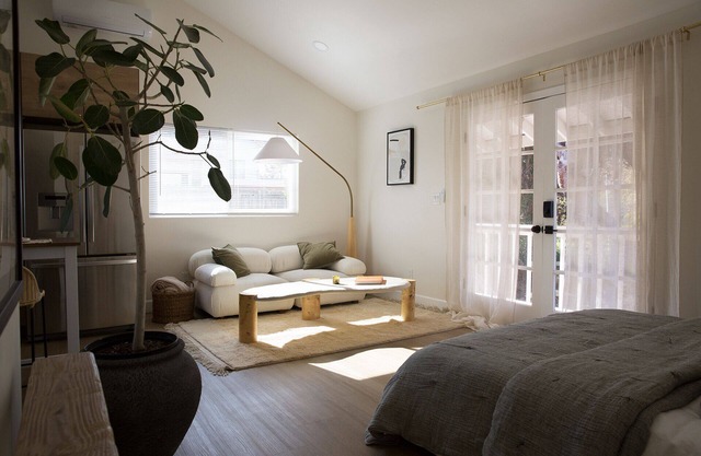 Charming Coastal Casita, 1 Block from the Beach, Surrounded by Pines