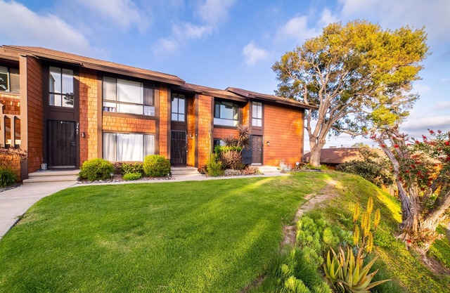 Charming coastal home in Cardiff-By-The-Sea, CA. Close to Beach, Hiking, & More!