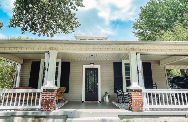Charming Columbia Cottage - Newly Renovated!
