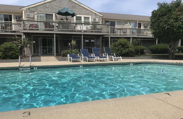 Charming, Comfortable 1-bedroom Condo with Pool Near Bass River