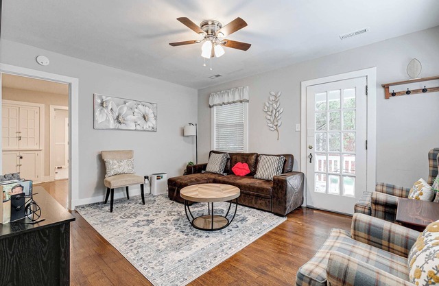 Charming Condo: Fire Pit, Fenced & Near Museums