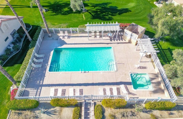 Charming Condo With Golf Course View