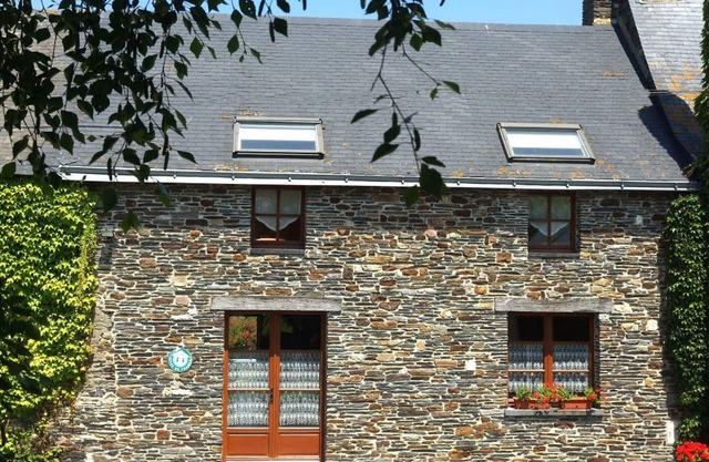 Charming Cottage with Garden, Near Nantes, Baby & Pet-Friendly