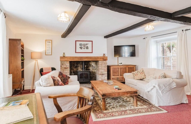 Charming Cotswolds Retreat in the Heart of Dursley