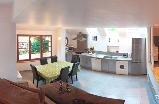 Charming cottage 5 beds, park in authentic village near Fontainebleau