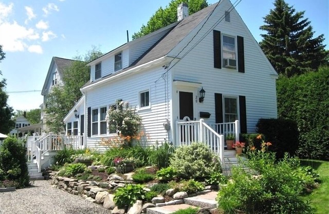 Charming Cottage a Stroll to Camden Harbor-new OPENING in Sept.!