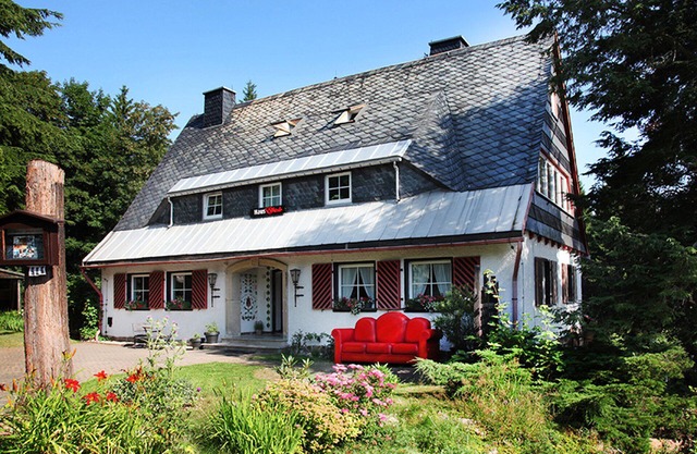 Charming cottage for 12-16 people right on the forest with a fireplace room + sauna