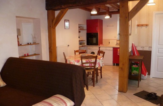Charming Cottage with Private Garden, Near Vineyards, Pet-Friendly, Internet, BBQ
