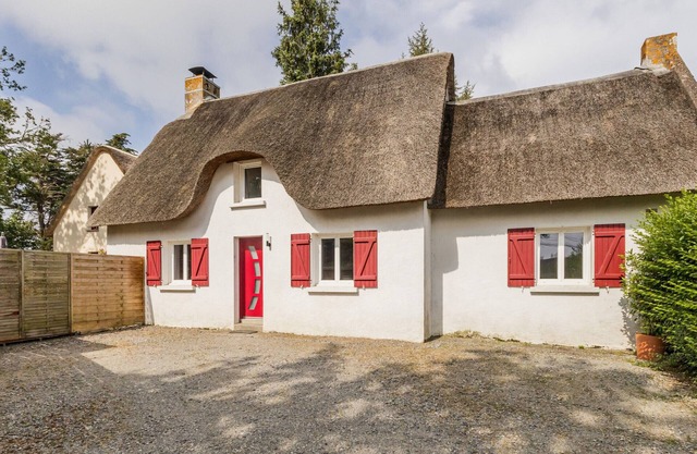 Charming Cottage with Terrace, Near Beaches, Parking, Wi-Fi, Baby Equipment, and Ping-Pong