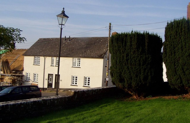 Charming Cottage overlooking the square in Chittlehampton Village