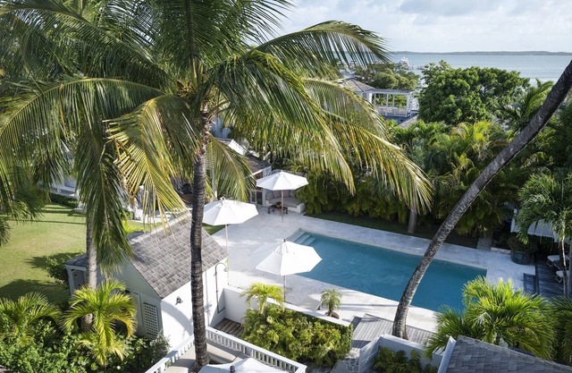 Charming Cottage in Harbour Island, minutes walk to Pink Sands beach