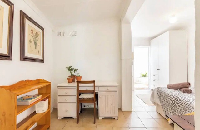 Charming cottage in terrific Johannesburg with WiFi