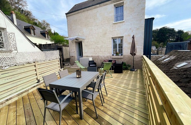 Charming cottage in Langeais with terrace and wifi for 4 people