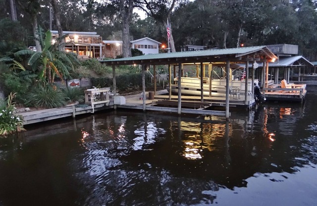 Charming cottage, incredible views! Outdoor living areas, huge dock, clean!
