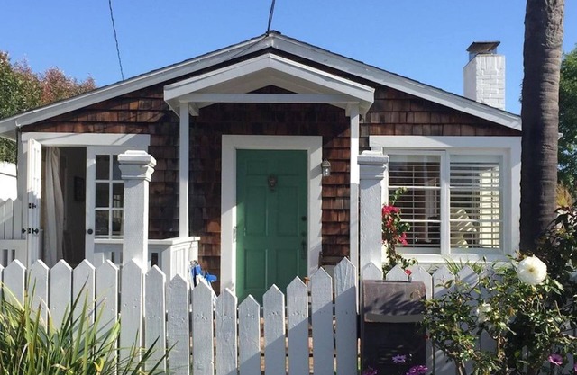 Charming Cottage Near the Beach In the Heart of Laguna Village