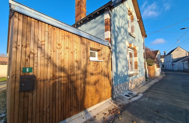 Charming Cottage Near Beauval Zoo & Loire Castles - Private Courtyard & Bike Access