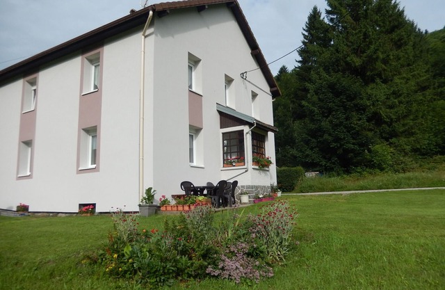 Charming Cottage Near Forest, Ski Resorts, and Lakes - Ideal for Families and Pets