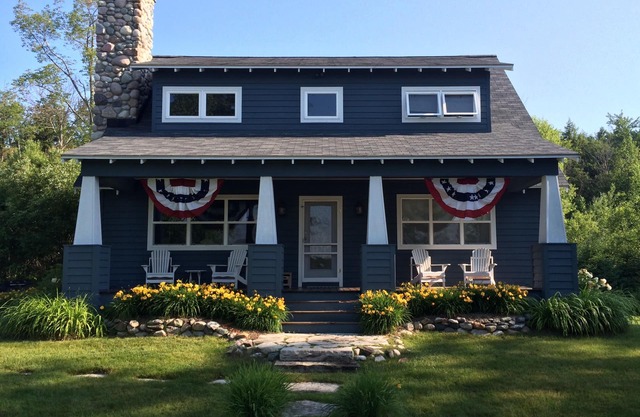 Charming Cottage on Lake Bellaire