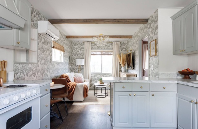 Charming Cottage on the Boise Bench. Minutes from downtown, BSU & the airport.