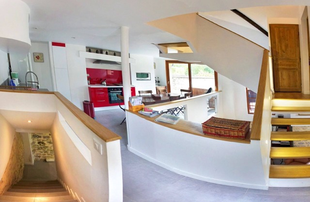 Charming cottage sleeps 6, park, authentic village near Fontainebleau