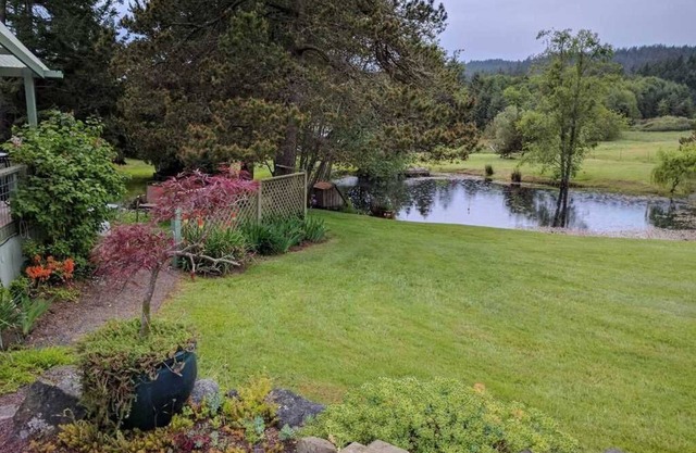 Charming Cottage Overlooking Beautiful Pond