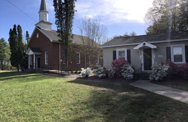 Charming Cottage with your own Sunrise Mountain Chapel.