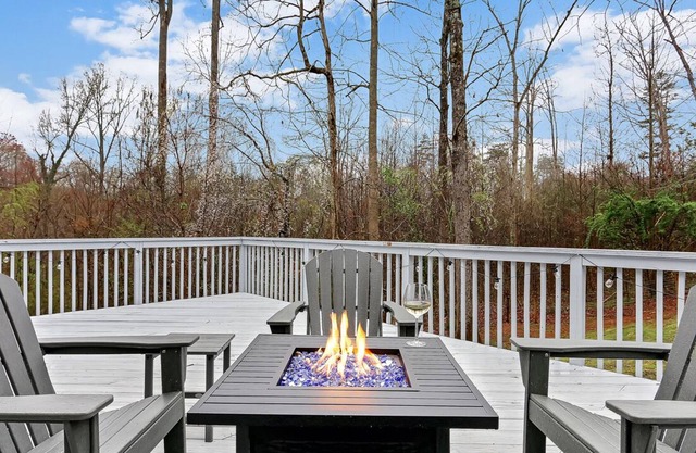 Charming Cottage w/Huge Deck - Perfect for Families/Couples!