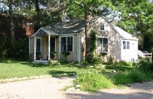 Charming Cottage Near West Chop- Vineyard Haven