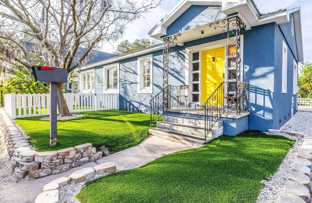 Charming Cottage, Walk to Historic Attractions, Restaurants, Minutes to Beach, $300 in Free Tickets!