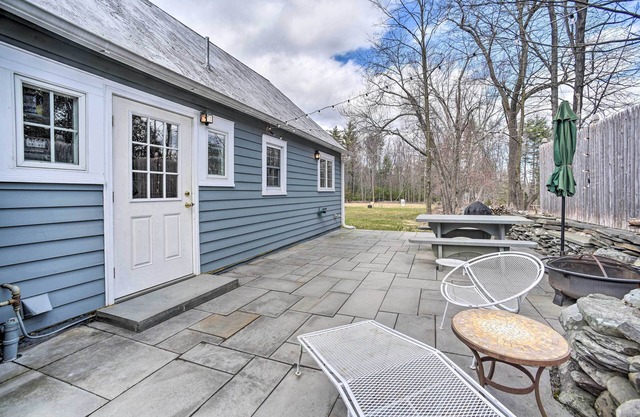 Charming Cottage w/Yard - 2 Mi to Tinker St!
