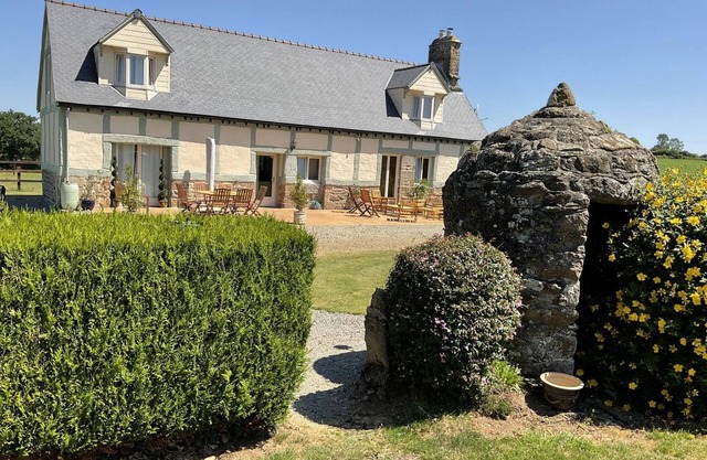 Charming Cottage with Garden, Terrace, and Bikes near Mont St-Michel